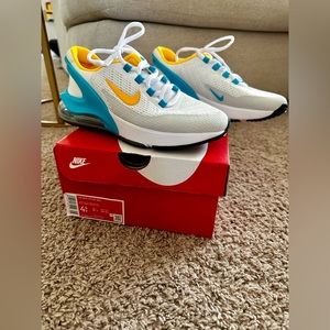 NWT: Nike Air Max 270 Go, big kids size 4.5, summit white/laser orange